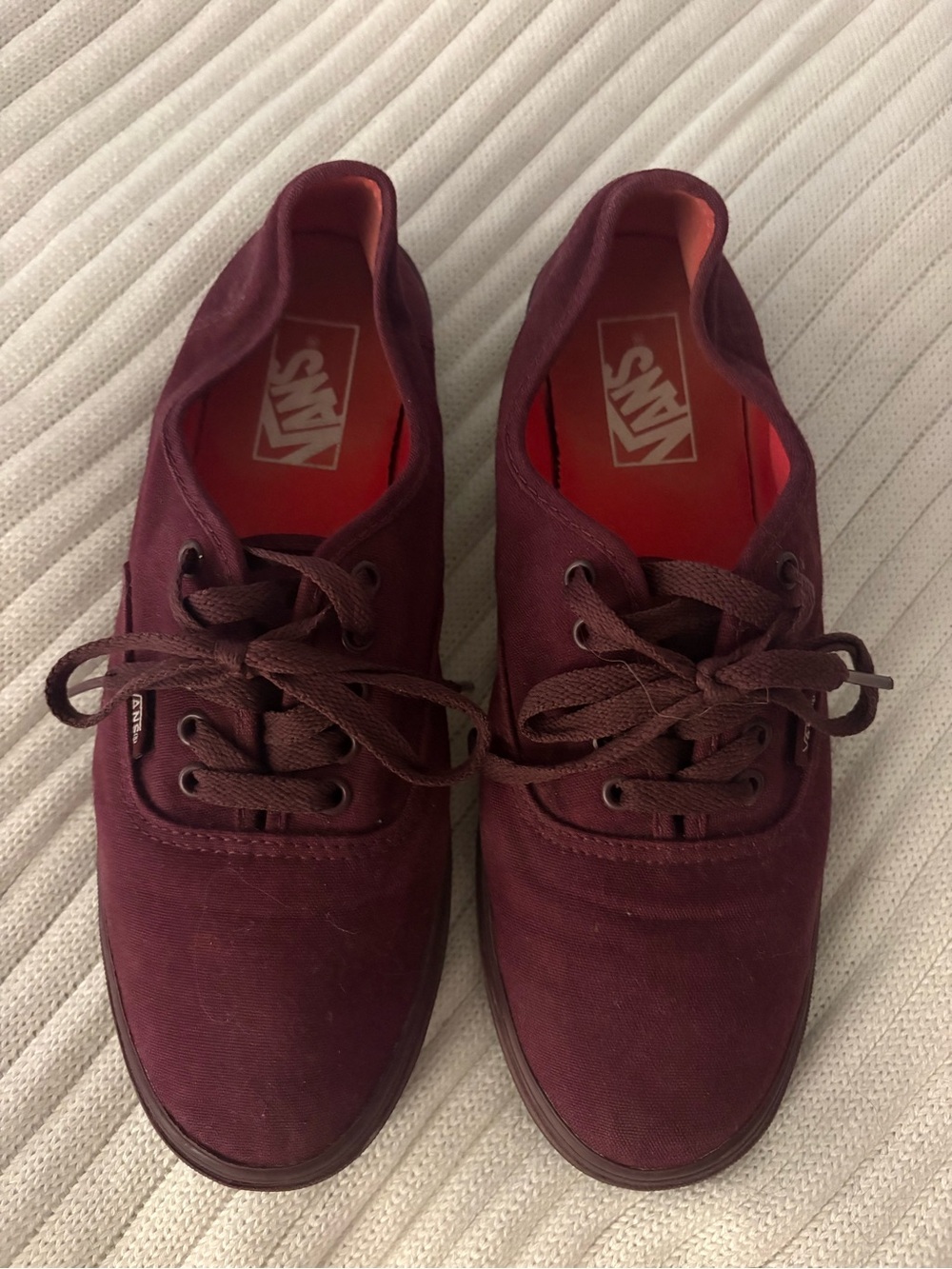 VANS - Era Low-Top Sneaker in Maroon